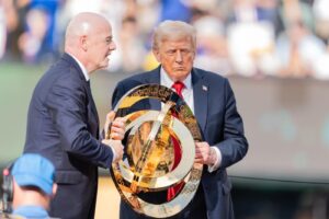 Donald Trump va conserver le trophée du Mondial des clubs dans le Bureau ovale - Mondial des clubs - SO FOOT.com