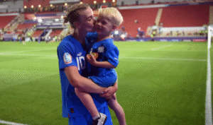 Euro 2025&nbsp;: maman et joueuse, de plus en plus de footballeuses sautent le pas