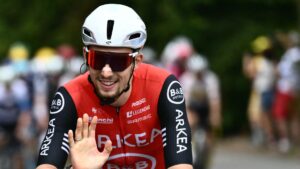 Kévin Vauquelin, le meilleur Français du Tour de France 2025, se blesse en descendant un escalier