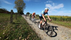 Qu'est-ce que le gravel, discipline choisie avec succ&egrave;s par Romain Bardet, Pauline Ferrand-Pr&eacute;v&ocirc;t ou Mathieu van der Poel&nbsp;?