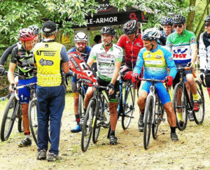 À Coëtmieux, 70 cyclistes sur le cyclo-cross FSGT de la vallée du Gouessant | Le Télégramme