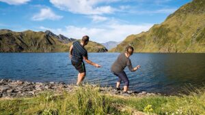 Des pierres trop rondes? En Écosse, le championnat du monde de ricochets éclaboussé par un scandale de triche | Slate.fr