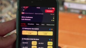 "On est oblig&eacute; de jouer si on veut &ecirc;tre bien"&nbsp;: Addictions France alerte sur le fl&eacute;au des paris sportifs, entretenu par les publicit&eacute;s et les influenceurs