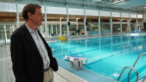 "On ne peut pas imaginer que les enfants ne puissent plus apprendre &agrave; nager"&nbsp;: comment &eacute;viter la fermeture des piscines municipales&nbsp;?