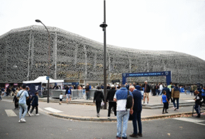 Quatre suspects dans l'affaire du cambriolage du Louvre interpellés alors qu'ils se rendaient... à Jean-Bouin pour Paris FC-OL