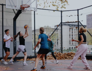 Reportage «C’est cool de jouer avec mes semblables pour une fois»&nbsp;: à Paris, les basketteuses déblaient le terrain de la mixité