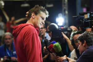 L’ancien nageur Yannick Agnel renvoyé devant la justice pour viols et agressions sexuelles sur une mineure de 13 ans - L'Humanité