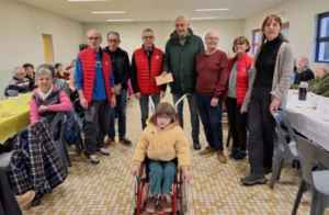 La section randonnée de la FSGT de l'Orne lance l'année par un don à l'association Camille la Chenille