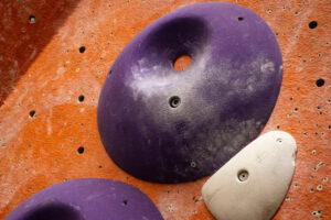 Prises d’escalade en salle&nbsp;: microbes, hygiène et « signature fécale »