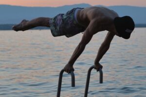 Qu'est-ce que la callisthénie&nbsp;? Ce sport tendance sur les réseaux sociaux où on se muscle uniquement au poids de corps