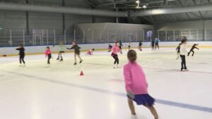 JO d'hiver 2026&nbsp;: &agrave; Troyes, le patinage artistique s&eacute;duit les plus jeunes