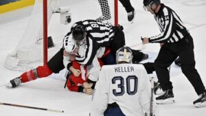 "C'est une tradition qui est d&eacute;pass&eacute;e"&nbsp;: aux JO d'hiver, le hockey sur glace est-il en train de mettre un poing final aux bagarres&nbsp;? - franceinfo