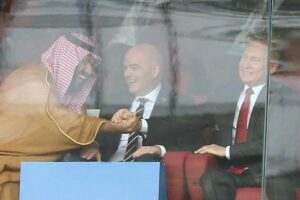 Gianni Infantino, président de la FIFA, souhaite voir la Russie et ses clubs réintégrés dans les compétitions internationales