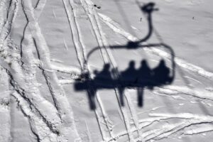Les sports d’hiver, de la romantisation de la montagne aux classes de neige, une histoire culturelle qui touche à sa fin