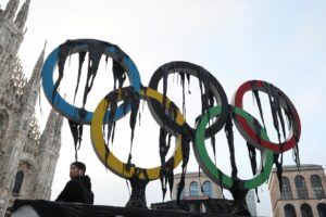 JO 2026, en images : à Milan, les jeux s’ouvrent sous la pression des militants