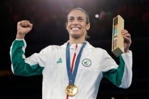 Imane Khelif, championne olympique de boxe, révèle avoir pris un traitement hormonal pour baisser son taux de testostérone avant les Jeux de Paris