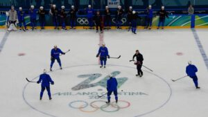Un bruit "bizarre", "une glace tr&egrave;s petite"... Les hockeyeurs contraints de s'adapter aux dimensions des patinoires olympiques