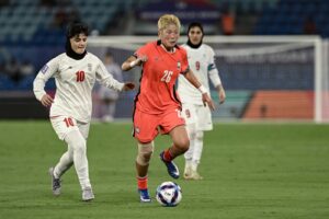 Les deux joueuses iraniennes encore réfugiées en Australie s’entraînent avec un club local - International - Iran - SO FOOT.com