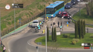 Cyclisme : en tête de course, ces coureurs du Milan-Sanremo se sont trompés de route