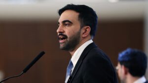 À New York, le maire Zohran Mamdani a rompu le jeûne du ramadan avec le basketteur français Mohamed Diawara