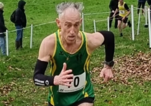 Le coureur vétéran de Condé-sur-Sarthe Bruno Ceyssel champion de France FSGT de cross-country