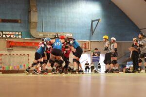 Ce sport né d'un mouvement féministe fait un carton. "Elles se battent tout en respectant les autres"