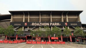 Un homme bless&eacute; &agrave; Rennes lors d'une rixe entre 200 supporters rennais et lillois - franceinfo