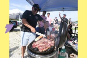 « Un des rares endroits où les gens se rassemblent encore » : comment le « tailgating » - le barbecue à l'américaine - a fait plier la FIFA
