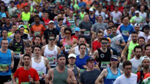"On ne met pas la vie des gens en danger"... La disparition des bouteilles sur le marathon de Paris est-elle un risque pour la sant&eacute; des coureurs&nbsp;?&nbsp; – franceinfo