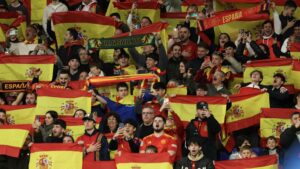 "Qui ne saute pas est musulman"... Des chants islamophobes et x&eacute;nophobes entonn&eacute;s par des supporters de l'Espagne contre l'Egypte – franceinfo