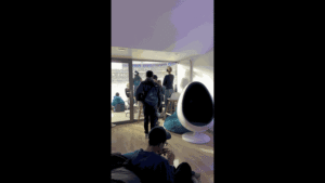 On a visit&eacute; une salle adapt&eacute;e au public autiste lors d'un match au Stade de France – franceinfo