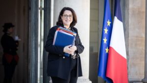 Jeux d'hiver 2030&nbsp;: "Pas un m&egrave;tre cube d'eau suppl&eacute;mentaire pr&eacute;lev&eacute;" pour produire de la neige artificielle pour l'&eacute;v&eacute;nement dans les Alpes, assure le gouvernement – franceinfo