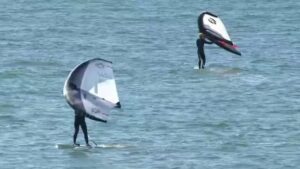 Faut-il interdire le kitesurf &agrave; Saint-Pierre-Quiberon en Bretagne&nbsp;? La question divise – franceinfo