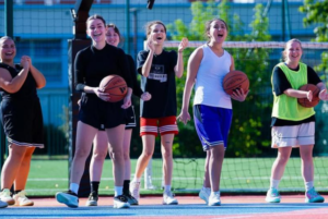 « Il fallait créer un club pour en faire un lieu de vie » : le Paris Lady Basket, une équipe qui oeuvre pour la place des femmes dans le sport et en dehors
