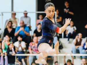 Enquête ouverte sur le cyberharcèlement de la gymnaste Djenna Laroui, qui a quitté l’équipe de France pour l’Algérie