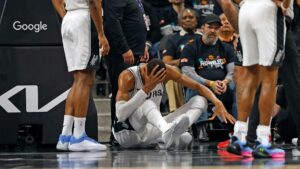 Wembanyama sous surveillance pendant deux jours après une violente chute sur le parquet face à Portland