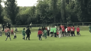Ce que l'on sait des violences lors d'un tournoi de football entre Auchy-les-Mines et Creil, dans lesquelles le jeune Matth&eacute;o a &eacute;t&eacute; bless&eacute; – franceinfo