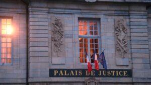 P&eacute;docriminalit&eacute;&nbsp;: un ancien directeur du sport scolaire en Haute-Sa&ocirc;ne mis en examen et &eacute;crou&eacute;, apr&egrave;s avoir &eacute;t&eacute; pi&eacute;g&eacute; en ligne par un internaute – franceinfo