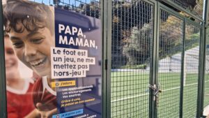 Un &eacute;ducateur d'un club de foot du Var hospitalis&eacute; en soins intensifs apr&egrave;s avoir &eacute;t&eacute; agress&eacute; par le p&egrave;re d'un joueur de l'&eacute;quipe adverse – franceinfo