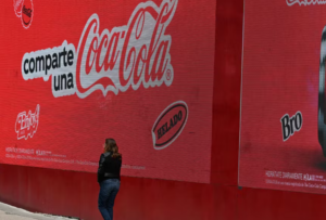 Au Mexique, Coca-Cola utilise la Coupe du monde de football pour étancher sa soif de profits