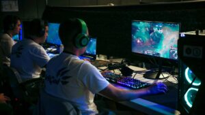 Paris va accueillir la Coupe du monde d’e-sport 2026, Macron salue « une première qui nous honore »