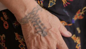 Le tatouage amazigh, entre transmission et réappropriation - Bondy Blog