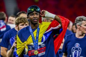 Pourquoi les joueurs du PSG ont-ils célébré leur titre avec des masques de ski&nbsp;? – Dégaine