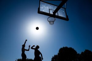 Matches annulés, séances écourtées et calendriers bouleversés : en pleine canicule, le monde du sport tente de s'adapter