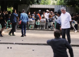 Entre amis ou en afterwork, la pétanque séduit une nouvelle génération&nbsp;: « C’est un sport “à la cool” »