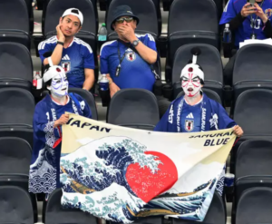 La propreté des supporters japonais au Mondial relance le débat sur leur participation aux tâches ménagères