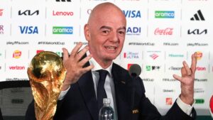 "Le symbole des d&eacute;rives et de la corruption"&nbsp;: les multiples appels &agrave; la d&eacute;mission peuvent-ils faire vaciller le pr&eacute;sident de la Fifa apr&egrave;s l'affaire Balogun&nbsp;? – franceinfo