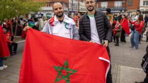 "On va changer de maillot&nbsp;!"&nbsp;: apr&egrave;s la d&eacute;faite du Maroc en Coupe du monde, les supporters franco-marocains se tournent en majorit&eacute; vers les Bleus – franceinfo