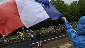 "Ce n&rsquo;&eacute;tait pas un match super agr&eacute;able &agrave; regarder"&nbsp;: la d&eacute;ception des coureurs tricolores du Tour de France apr&egrave;s la d&eacute;faite des Fran&ccedil;ais contre les Espagnols – franceinfo