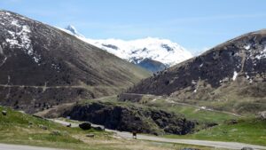 Des associations et des scientifiques profitent du passage du Tour de France au col de Sarenne pour alerter sur la fonte des glaciers alpins – franceinfo